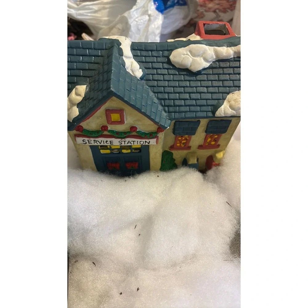 Vintage 1995 Holiday Village Collection 4pc Set  All Light Up